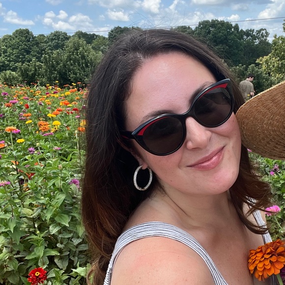 Meet your Posher, Gennifer - Picture 1 of 1